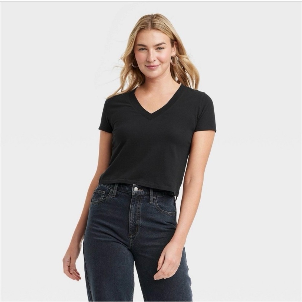 3 Universal Thread Black V-Neck Women's Top, size M
